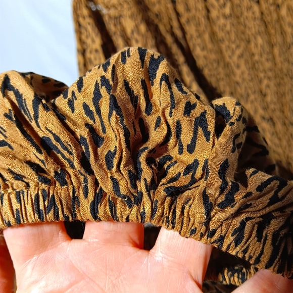 NWT Terra & Sky Balloon Sleeve Blouse, Size 4X, Leopard Print, Flowy, Soft - Picture 7 of 9